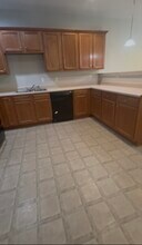 8180 Oakley Cir in Union City, GA - Foto de edificio - Building Photo