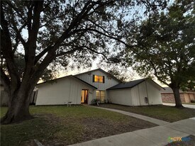 205 Magdalena Dr in Victoria, TX - Building Photo