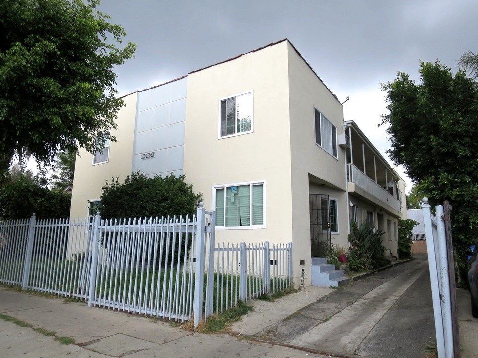 1306 Gordon St in Los Angeles, CA - Foto de edificio