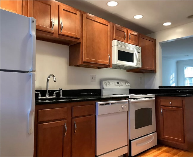 67 Wyman St in Newton, MA - Building Photo - Building Photo