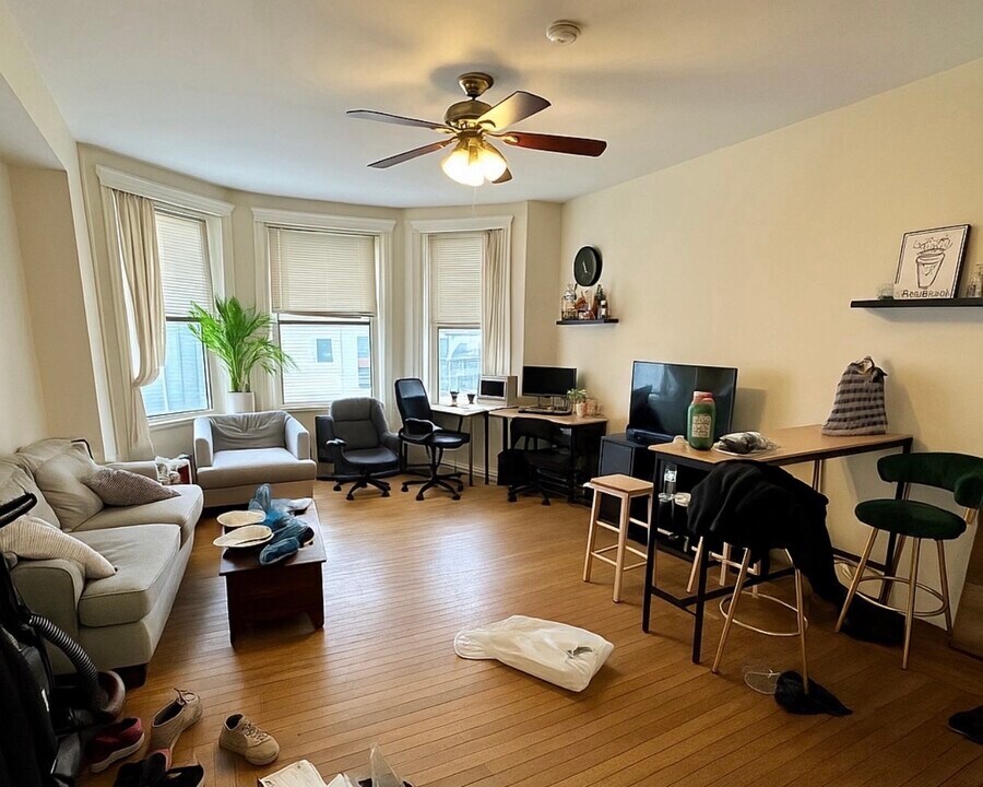 20 Gibbs St, Unit 2 in Brookline, MA - Building Photo