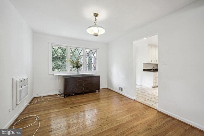 7009 Capitol View Dr in McLean, VA - Building Photo - Building Photo