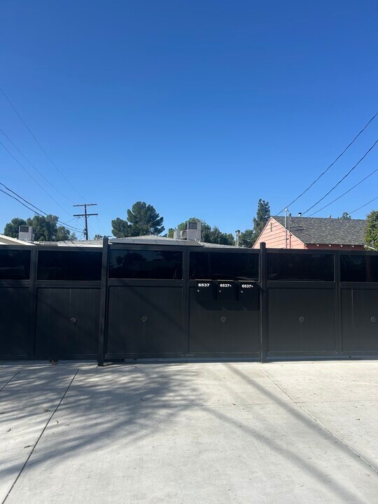 6537 Valjean Ave, Unit 6537 Valjean Ave van Nuys in Van Nuys, CA - Building Photo