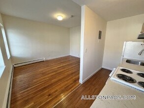 64 Brighton Ave, Unit 105 in Boston, MA - Building Photo - Building Photo