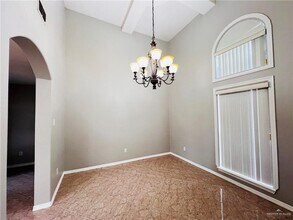 18 La Vista St in McAllen, TX - Building Photo - Building Photo