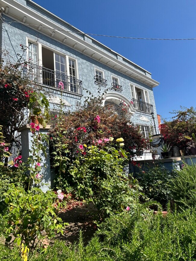 1417 1/2 Maltman Ave, Unit upstairs in Los Angeles, CA - Foto de edificio - Building Photo