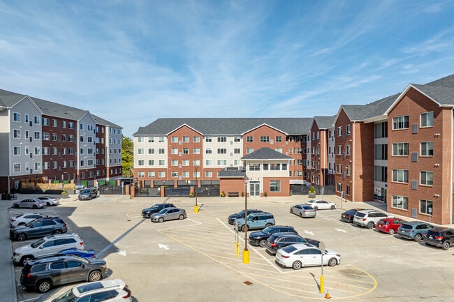 The Landings at Riverwalk in Elmwood Park, NJ - Building Photo - Building Photo