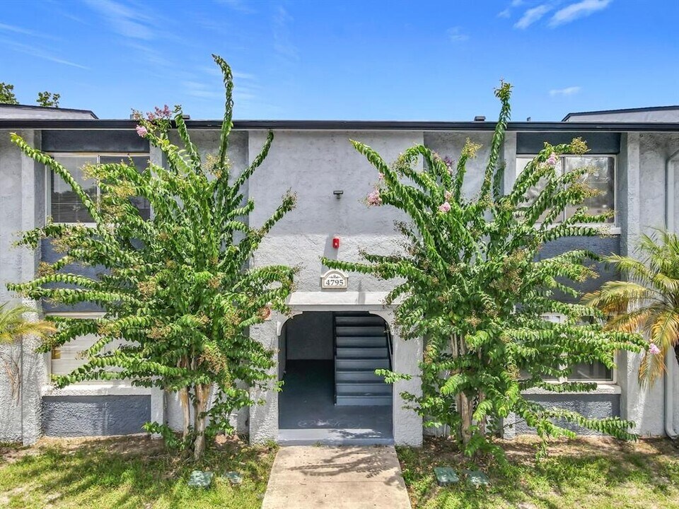 4795 S Texas Ave in Orlando, FL - Foto de edificio