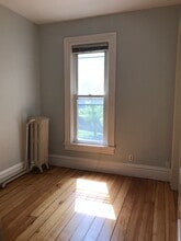 731 4th St E, Unit 2 in St. Paul, MN - Foto de edificio - Building Photo