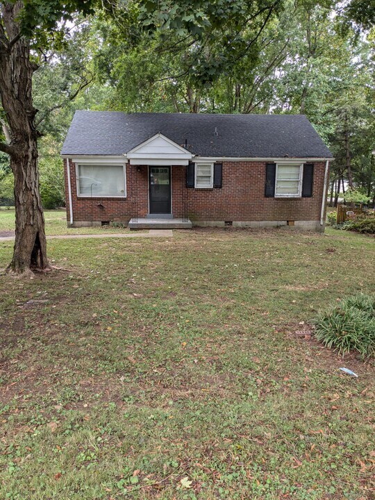2211 Larimore Dr in Nashville, TN - Building Photo