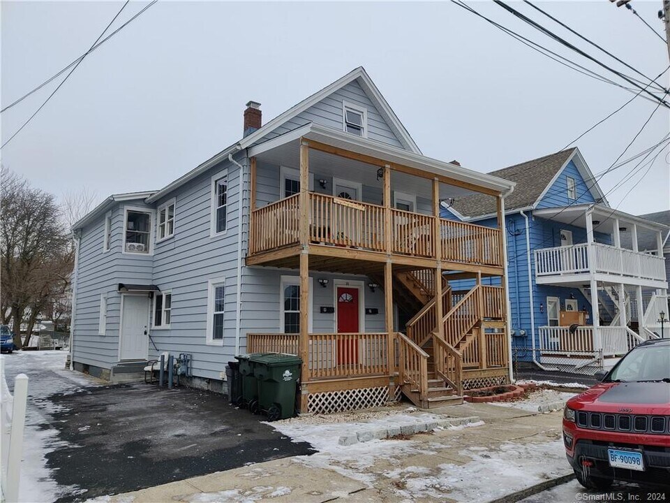 25 Howard Ave, Unit 1 in Ansonia, CT - Building Photo