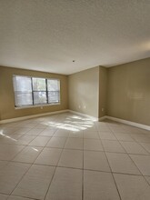 2317 N Congress Ave, Unit 14 in Boynton Beach, FL - Foto de edificio - Building Photo