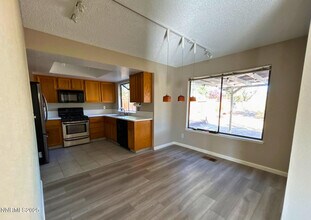 5721 Royal Vista Way in Reno, NV - Building Photo - Building Photo