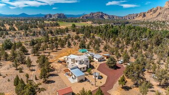 4455 NE Vaughn Ave, Unit The Prancing Peacock in Terrebonne, OR - Building Photo