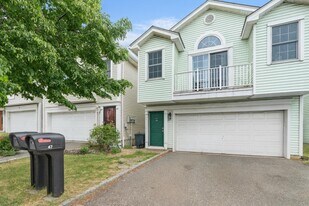 47 Grieco Dr in Jersey City, NJ - Building Photo