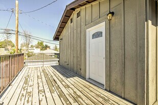 6011 Bellaire Ave in North Hollywood, CA - Building Photo