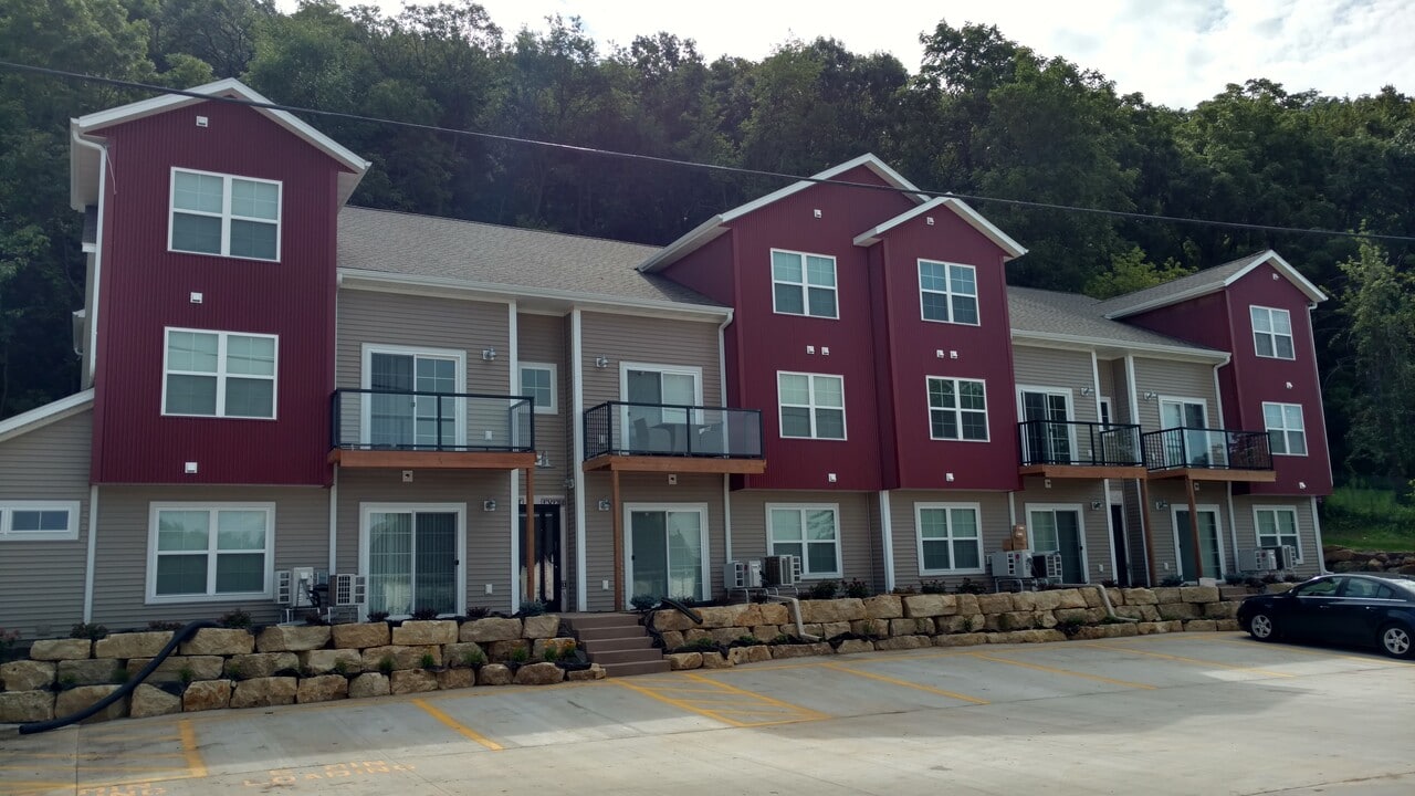 2312 WI-16, Unit Eagle Bluff in La crosse, WI - Building Photo