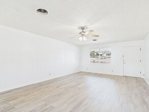 100 NW Hills Dr in Fredericksburg, TX - Building Photo - Building Photo