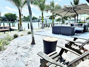 11405 8th St E in Treasure Island, FL - Building Photo - Building Photo