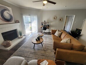 7250 W Greens Rd in Houston, TX - Building Photo - Building Photo