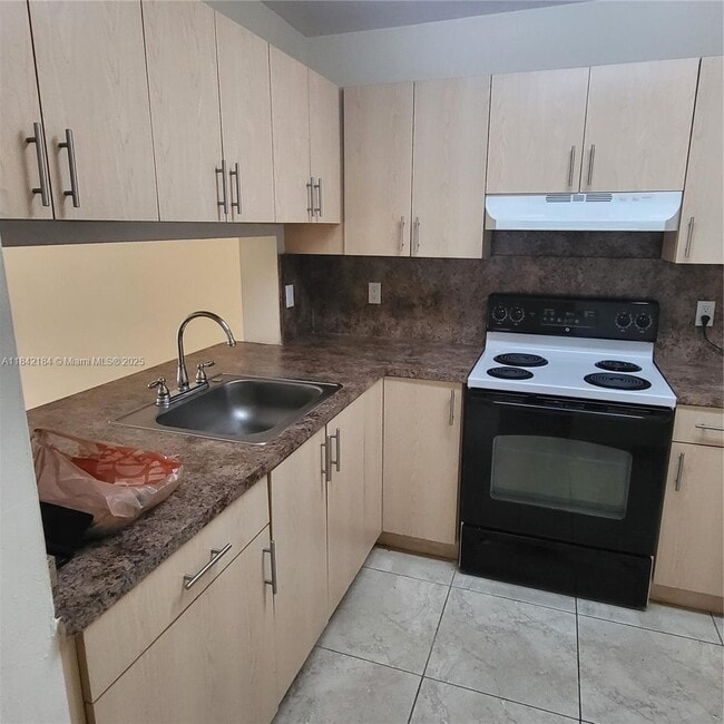 7670 SW 152nd Ave in Miami, FL - Building Photo - Building Photo