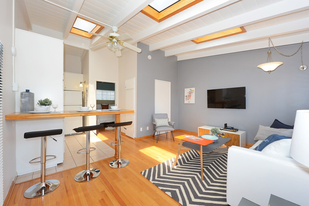 313 Mildred Ave in Los Angeles, CA - Building Photo