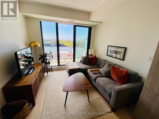 430-430 Roncesvalles Ave