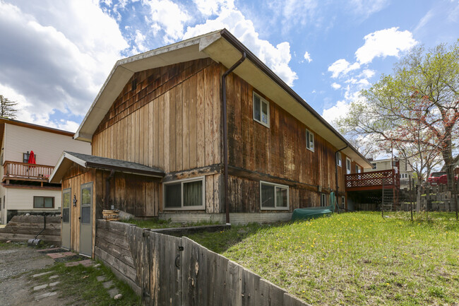 321 Stone St in Gardiner, MT - Building Photo - Building Photo