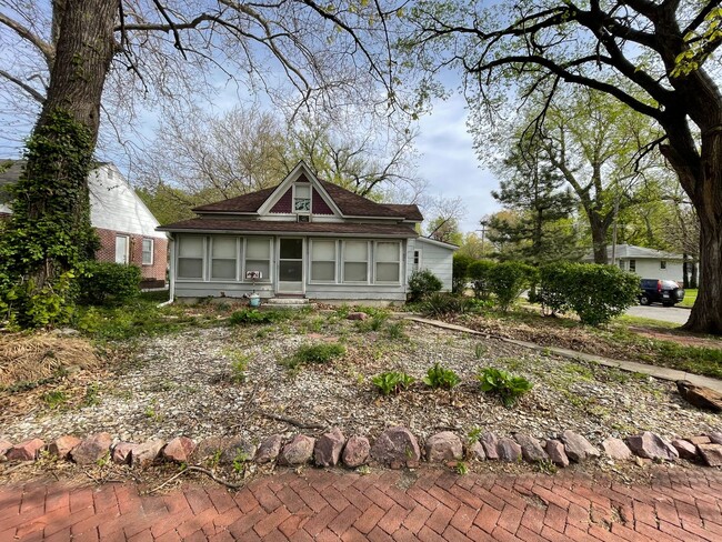 600 Bluemont Ave in Manhattan, KS - Foto de edificio - Building Photo