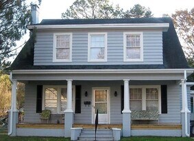 214 Windsor St in South Hill, VA - Building Photo