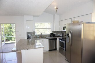 1057 SE 6th Ave in Dania Beach, FL - Building Photo - Building Photo