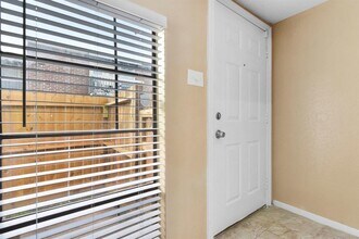 9550 Deering Dr in Houston, TX - Building Photo - Building Photo