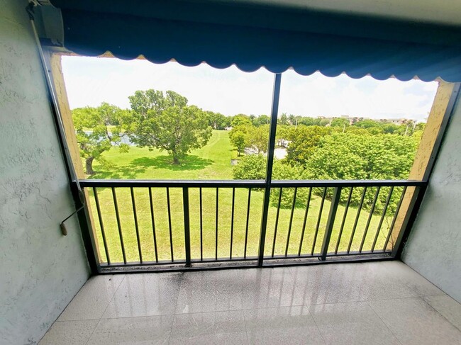 9945 W Flagler St in Miami, FL - Building Photo - Building Photo