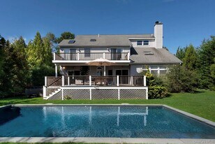 4 Glynn Dr in Shelter Island, NY - Building Photo