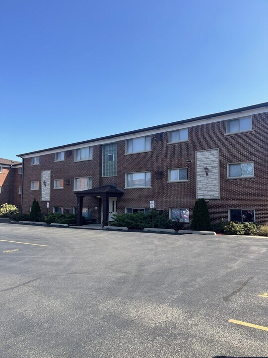 2531 Thatcher Ave, Unit 3C in River Grove, IL - Foto de edificio