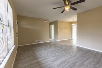 6907 Palm Bay Dr in San Antonio, TX - Building Photo - Building Photo