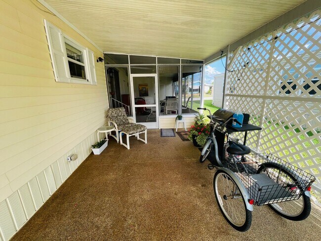 102 Queen Palm Dr in Naples, FL - Building Photo - Building Photo