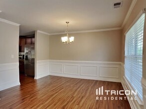 1756 Pinnacle Oaks Dr in Rural Hall, NC - Foto de edificio - Building Photo