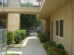 Casa Etiwanda in Northridge, CA - Building Photo - Building Photo