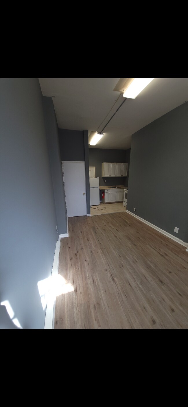 8906 W Chester Pike in Upper Darby, PA - Building Photo - Building Photo