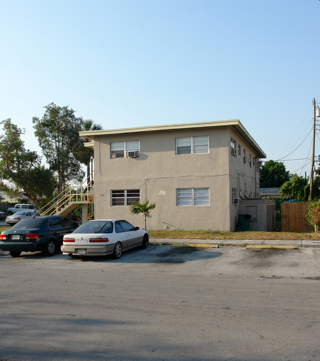 2740 SW 2nd St in Fort Lauderdale, FL - Building Photo - Building Photo