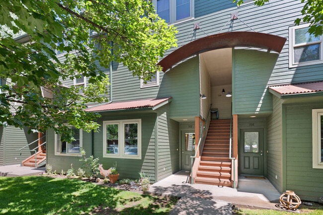 property at 512 Lakeside Dr