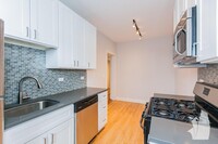 2315 N Rockwell St, Unit 2319-A3 in Chicago, IL - Building Photo - Building Photo