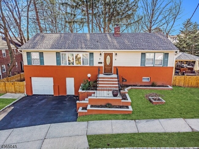 7 Van Ness Ct in Maplewood, NJ - Building Photo - Building Photo