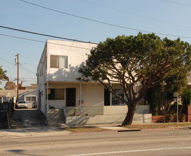 704 N Centinela Ave in Inglewood, CA - Building Photo - Building Photo