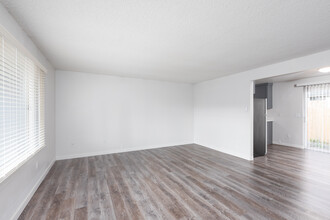 1204 7th Ave SE in Puyallup, WA - Building Photo - Interior Photo