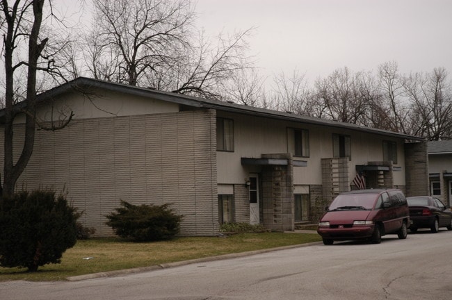 702-708 Wabash Ave in Chesterton, IN - Foto de edificio - Building Photo