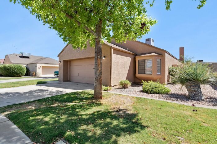 1836 N Stapley Dr in Mesa, AZ - Building Photo