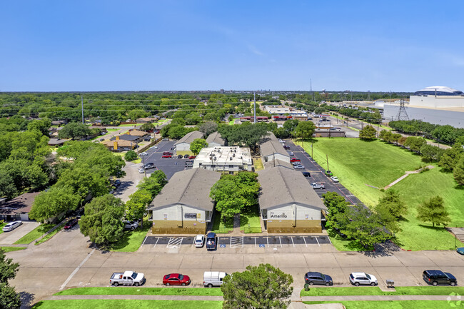 The Amarillo in Arlington, TX - Foto de edificio - Building Photo