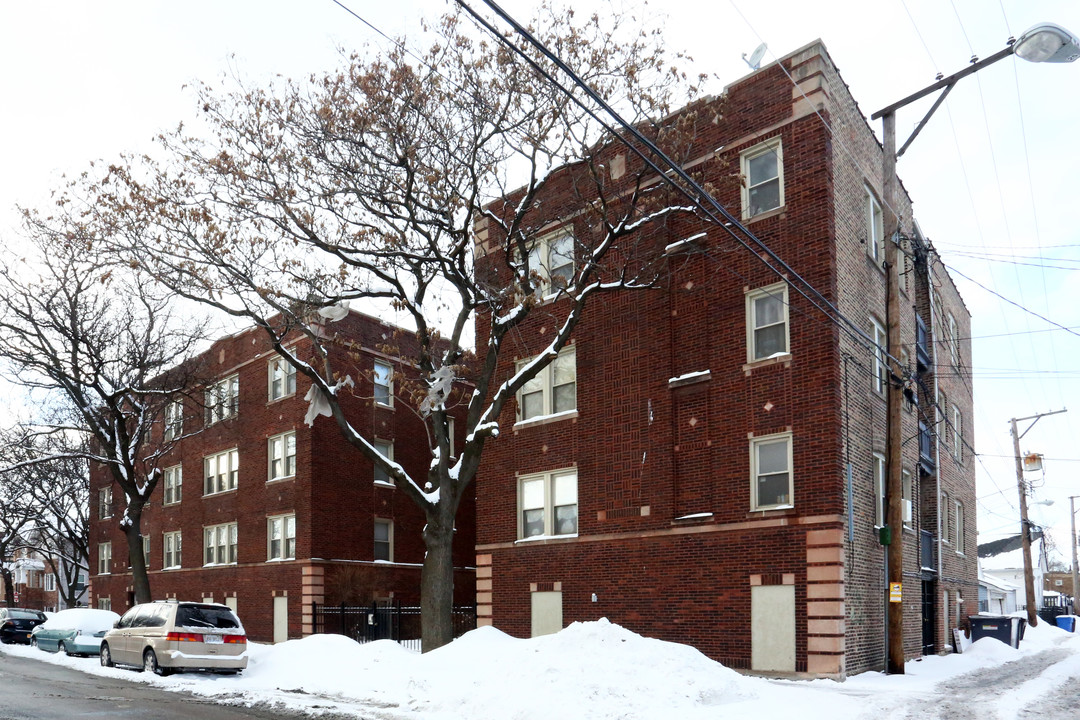 4810 W Cortland St in Chicago, IL - Building Photo